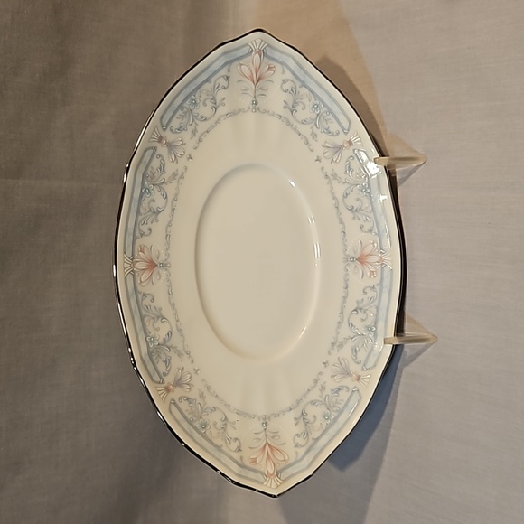 New Noritake Crown Flower 7324 Gravy Boat w/Underplate Ivory China - Picture 3 of 11